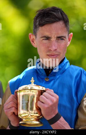 James Doyle dopo aver vinto la Queen Mary Stakes a bordo della Leovanni il secondo giorno della Royal Ascot all'Ascot Racecourse, Berkshire. Data foto: Mercoledì 19 giugno 2024. Foto Stock