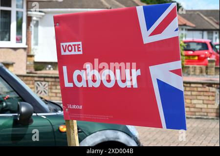 Vota Placard laburista in preparazione alle elezioni generali del 4 luglio, Sidcup, Kent, Regno Unito Foto Stock