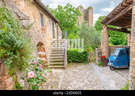 Castello di Monteriggioni, Toscana, Italia; 19 giugno 2024 - Monteriggioni è una piccola città medievale nel cuore della Toscana Foto Stock