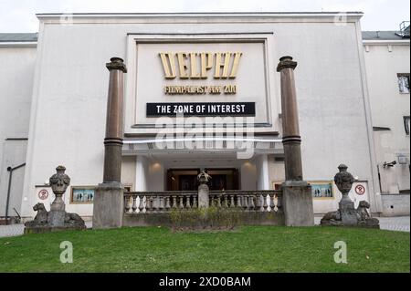 05.03.2024, Berlino, Deutschland, Europa - Aussenansicht von der Fasanenstrasse des Kino Delphi Filmpalast am Zoo in der City West im Berliner Bezirk Charlottenburg-Wilmersdorf. *** 05 03 2024, Berlino, Germania, Europa Vista esterna da Fasanenstrasse del cinema Delphi Filmpalast am Zoo nella City West nel quartiere berlinese di Charlottenburg Wilmersdorf Foto Stock