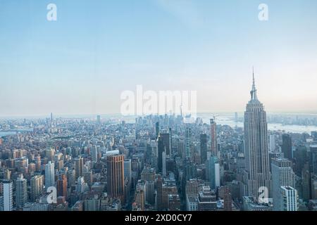 Vista sull'Empire State Building dalla piattaforma di osservazione Summit One Vanderbilt a New York, USA, martedì 18 giugno 2024. Crediti: Aashish Kiphayet/ Foto Stock