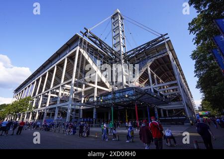 Colonia, Germania. 19 giugno 2024. Colonia, Germania, 19 giugno 2024: Vista generale fuori dallo stadio durante la partita di calcio UEFA EURO 2024 Germania gruppo A tra Scozia e Svizzera allo stadio di Colonia, in Germania. (Daniela Porcelli/SPP) credito: SPP Sport Press Photo. /Alamy Live News Foto Stock