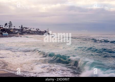 Mattinata tempestosa sulla costa a la Jolla, California, Stati Uniti. Foto Stock