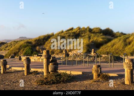 Scena in prima serata da Morro Rock Beach. Morro Bay, California. Foto Stock