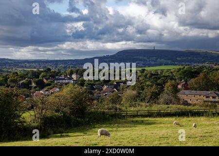 Vista sulla Irwell Valley fino a Holcombe Moor, Bury. Foto Stock