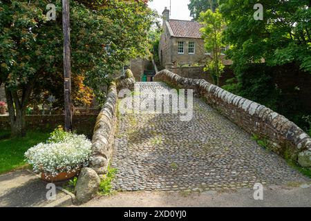 L'Old Packhorse Bridge nel villaggio di Ceres a Fife, Scozia Foto Stock