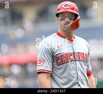 Pittsburgh, Stati Uniti. 19 giugno 2024. L'esterno dei Cincinnati Reds Spencer Steer (7) reagisce dopo essere stato colpito nel primo inning al PNC Park lunedì 19 giugno 2024 a Pittsburgh. Foto di Archie Carpenter/UPI credito: UPI/Alamy Live News Foto Stock