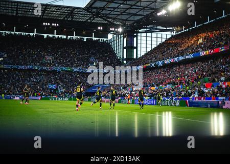 Colonia, Germania. 19 giugno 2024. Colonia, Germania, 19 giugno 2024 COLONIA, GERMANIA - 19 GIUGNO: La Scozia Scott McTominay celebra il suo gol con i compagni di squadra durante la partita del Campionato europeo di calcio 2024 di gruppo A tra Scozia e Svizzera allo Stadio di Colonia il 19 giugno 2024 a Colonia, Germania. (Foto di Dan o' Connor/ATPImages) Dan o' Connor (Dan o' Connor/ATP Images/SPP) crediti: SPP Sport Press Photo. /Alamy Live News Foto Stock