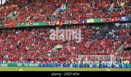 Colonia, Germania. 19 giugno 2024. COLONIA, RheinEnergie Stadium, 19-06-2024, Campionato europeo di calcio Euro2024, partita a gironi n. 13 tra Scozia e Svizzera. Fan della Svizzera credito: Pro Shots/Alamy Live News Foto Stock