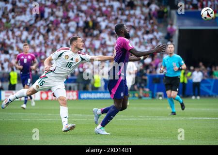 Antonio Ruediger (Deutschland, #02) im Zweikampf mit Daniel Gazdag (Ungarn, #16), GER, Germania (GER) vs. Ungarn (HUN), Fussball Europameisterschaft, UEFA EURO 2024, gruppo A, 2. Spieltag, 19.06.2024 foto: Eibner-Pressefoto/Michael Memmler Foto Stock
