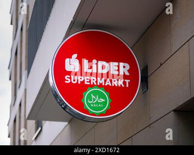 Dresden Lider Supermarkt logo del rivenditore di generi alimentari tedeschi e orientali. Cibo e bevande mediorientali possono essere acquistati in questo business. Foto Stock