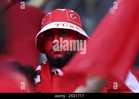 Tifoso della Turchia durante la partita UEFA Euro 2024 del gruppo D tra Turchia e Georgia al BVB Stadion Dortmund il 18 giugno 2024 a Dortmund, in Germania. Foto Stock