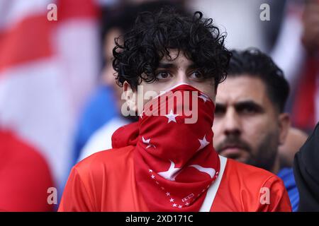 Tifoso della Turchia durante la partita UEFA Euro 2024 del gruppo D tra Turchia e Georgia al BVB Stadion Dortmund il 18 giugno 2024 a Dortmund, in Germania. Foto Stock