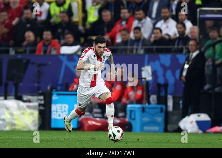 Giorgi Tsitaishvili della Georgia in azione durante la partita UEFA Euro 2024 del gruppo D tra Turchia e Georgia al BVB Stadion Dortmund il 18 giugno 2024 a Dortmund, in Germania. Foto Stock