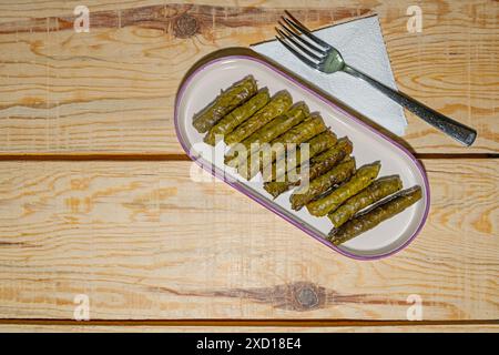 sarma turca servita su un piatto. Foto Stock