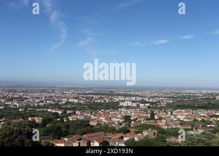 Caserta, Italia - 14 giugno 2024. Panorama della città con vista da Casertavecchia Foto Stock