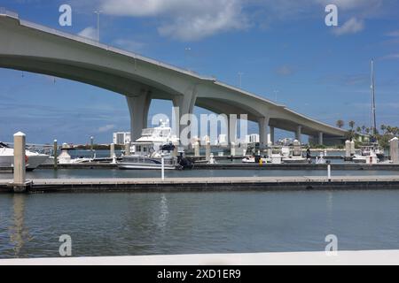 Vista sul porticciolo di Clearwater Beach Coachman Park Foto Stock