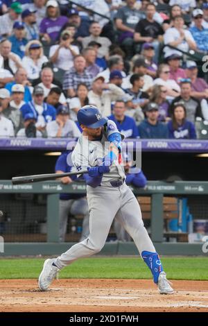 Denver, Colorado, Stati Uniti. 18 giugno 2024. Andy Pages (44) colpisce un homer durante la partita tra Los Angeles Dodgers e Colorado Rockies tenutasi al Coors Field di Denver Co. David Seelig/Cal Sport medi. Crediti: csm/Alamy Live News Foto Stock