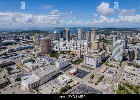 Splendida vista aerea della città di Tampa Bay, dei suoi grattacieli e della città di Ybor, Tampa Bay, Florida Foto Stock