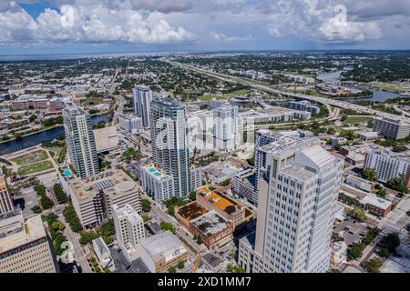 Splendida vista aerea della città di Tampa Bay, dei suoi grattacieli e della città di Ybor, Tampa Bay, Florida Foto Stock