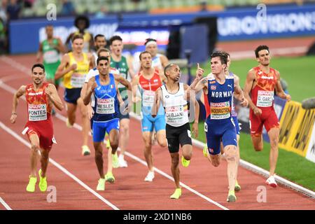 Jakob Ingebrigtsen (Norvegia), Ismael Debjani (Belgio), Ignacio Fontes (Spagna). riscaldatori da 1500 m. Campionati europei di atletica leggera di Monaco 2022 Foto Stock