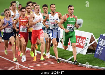 Istvan Szogi (Ungheria), Azeddine Habz (Francia), Michal Rozmys (Polonia). riscaldatori da 1500 m. Campionati europei di atletica leggera di Monaco 2022 Foto Stock