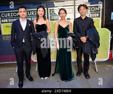 LONDRA, INGHILTERRA. 19 GIUGNO 2024: Il regista cinese Chong Zhang, Yitong Wang, Xian Du e il produttore Yuchen Qiao partecipano al 32° Raindance Film Festival Opening Gala 2024 al Curzon Cinema Mayfair, Londra, Regno Unito. Foto Stock