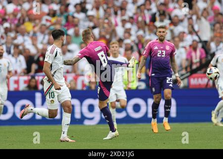 Stoccarda, Germania. 19 giugno 2024. Toni Kroos (Germania)Dominik Szoboszlai (Ungheria) durante la partita UEFA Euro Germania 2024 tra Germania 2-0 Ungheria alla Stuttgart Arena il 19 giugno 2024 a Stoccarda, Germania. (Foto di Maurizio Borsari/AFLO) credito: Aflo Co.. Ltd./Alamy Live News Foto Stock