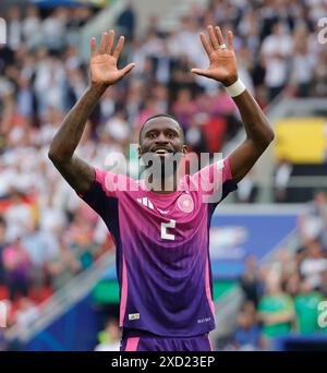 Stoccarda. 19 giugno 2024. Il tedesco Antonio Rudiger reagisce durante la partita UEFA Euro 2024 di gruppo A tra Germania e Ungheria a Stoccarda, in Germania, il 19 giugno 2024. Crediti: Philippe Ruiz/Xinhua/Alamy Live News Foto Stock