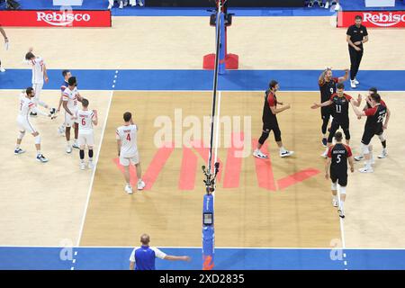 Pasay City, Filippine. 19 giugno 2024. La Germania [Black] festeggia dopo aver segnato un punto sulla Francia [White] durante la partita VNL (foto di Dennis Jerome Acosta/Pacific Press) Credit: Pacific Press Media Production Corp./Alamy Live News Foto Stock