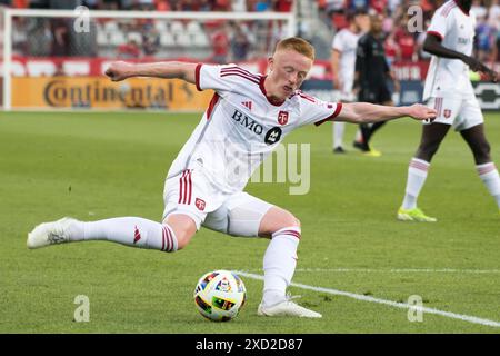 Toronto, Ontario, Canada. 19 giugno 2024. Matty Longstaff #8 in azione durante la partita MLS tra Toronto FC e Nashville SC al BMO Field di Toronto. Il gioco si è concluso nel 1-2 per Nashville SC (Credit Image: © Angel Marchini/ZUMA Press Wire) SOLO per USO EDITORIALE! Non per USO commerciale! Crediti: ZUMA Press, Inc./Alamy Live News Foto Stock
