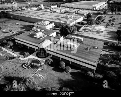 Dayton, New Jersey, Stati Uniti d'America - 5.30.2024: Veduta aerea dei droni dello stabilimento di produzione dell'IFF South Brunswick Foto Stock