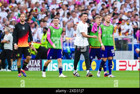 Torwart Oliver Baumann Germany, Pascal Gross Germany, Co-allenatore Sandro Wagner Germany, Maximilian Beier Germany und Waldemar Anton Germany schauen, UEFA EURO 2024 - gruppo A, Germania vs Ungheria, Arena Stuttgart AM 19. Giugno 2024 a Stoccarda, Germania. Foto von Silas Schueller/DeFodi Images Torwart Oliver Baumann Germany, Pascal Gross Germany, Co-Trainer Sandro Wagner Germany, Maximilian Beier Germany und Waldemar Anton Germany Look, UEFA EURO 2024 - gruppo A, Germania vs Ungheria, Arena Stuttgart il 19 giugno 2024 a Stoccarda, Germania. Foto di Silas Schueller/DeFodi Images Defodi-738 738 GERH Foto Stock