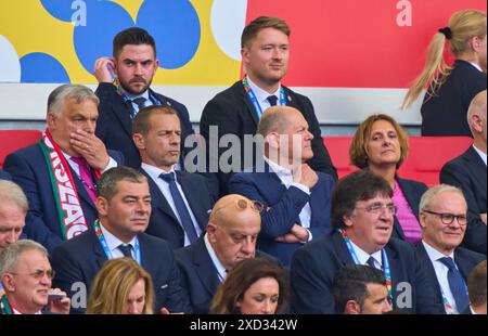 Stoccarda, Germania. 19 giugno 2024. Viktor ORBAN, presidente ungherese, primo ministro ungherese, Aleksander CEFERIN, UEFA Praesident, Olaf Scholz, Bundeskanzler Deutschland mit Ehefrau Britta Ernst nella fase a gironi GERMANIA - UNGHERIA 2-0 dei Campionati europei UEFA 2024 il 19 giugno 2024 a Stoccarda, Germania. Fotografo: ddp Images/STAR-Images credito: ddp media GmbH/Alamy Live News Foto Stock