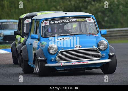 Declan Edgecombe, Mini miglia, la Dunlop Mini miglia Challenge supportata da Mini Spares, due gare di venti minuti per due varianti di veicoli, Mini Migli Foto Stock