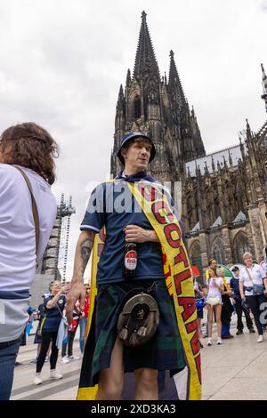 UEFA EURO 2024 - Musik und Fans am Matchday Schottland - Schweiz in Köln 19.06.2024 Die schottische Band The Tartan Army auf dem Roncalliplatz vor dem Kölner Dom Köln Innenstadt Nordrhein-Westfalen Deutschland *** UEFA EURO 2024 musica e tifosi nella partita Scozia Svizzera a Colonia 19 06 2024 lo scozzese band The Tartan Army su Roncalliplatz di fronte alla cattedrale di Colonia centro città di Colonia Renania settentrionale-Vestfalia Germania Copyright: xBonn.digitalx/xMarcxJohnx Foto Stock