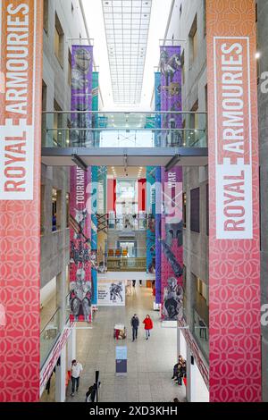 Leeds, Regno Unito - 24 febbraio 2024: Sala espositiva centrale al Royal Armouries Museum Foto Stock