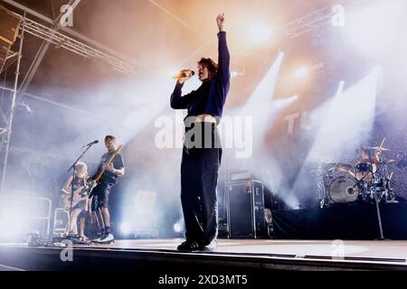 Milano, Italia. 19 giugno 2024. Brendan Yates dei Turnstile si esibisce dal vivo in concerto al Circolo Magnolia di Milano, il 19 giugno 2024 (foto di Mairo Cinquetti/NurPhoto) crediti: NurPhoto SRL/Alamy Live News Foto Stock