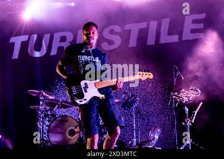 Milano, Italia. 19 giugno 2024. Franz Lyons dei Turnstile si esibisce dal vivo in concerto al Circolo Magnolia di Milano, il 19 giugno 2024 (foto di Mairo Cinquetti/NurPhoto) crediti: NurPhoto SRL/Alamy Live News Foto Stock