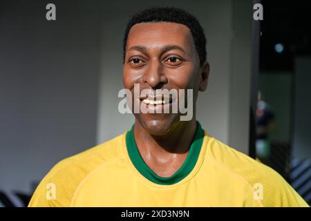 Parigi, Francia. 18 giugno 2024. Il calciatore brasiliano Edson Arantes do Nascimento meglio conosciuto con il suo soprannome di statua di cera di pele al Musee Grevin di Parigi, in Francia, il 18 giugno 2024. Foto di Victor Joly/ABACAPRESS. COM credito: Abaca Press/Alamy Live News Foto Stock