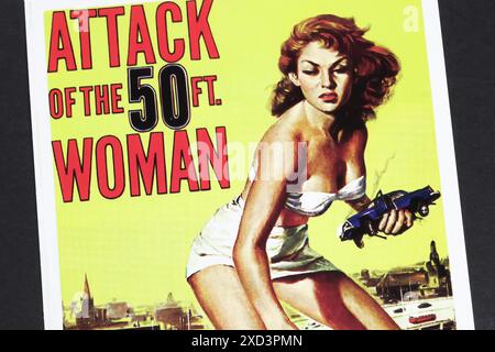 Viersen, Germania - 9 maggio. 2024: Dettaglio del poster del cinema tratto dal film horror di fantascienza Attack of the 50 Foot Woman del 1958 Foto Stock