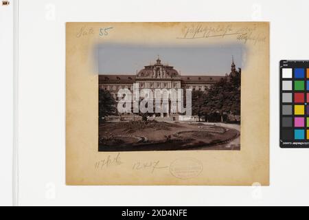 Justizpalast. 1., Schmerlingplatz 10-11 - Justizpalast presumibilmente: Martin Gerlach sen. (1846-1918), fotografo, Gerlach & Wiedling (Buch- und Kunstverlag), casa editrice, C. Angerer & Göschl (1870-1983), Reproduktionsanstalt TimTom, palazzo del tribunale, giardini pubblici, parco, Justizpalast, Schmerlingplatz intorno al 1905 Foto Stock