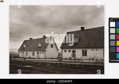 Fotografia di una facciata nella città-giardino di Wienerberg progettata da Martin Gerlach Jr., che mostra l'architettura residenziale intorno al 1935. Foto Stock