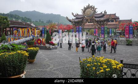 BA Na Hills, Vietnam - 7 febbraio 2024: Ingresso principale al Ba Na Hills Sunworld Resort, vicino a da Nang, Vietnam Foto Stock