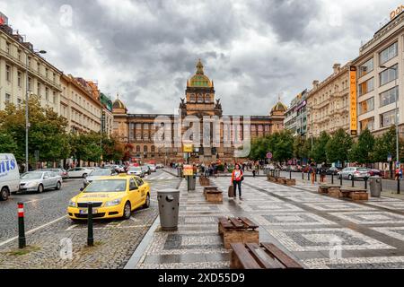 Praga, Repubblica Ceca - 11 agosto 2014: Veduta di Piazza Venceslao a Praga. La città Vecchia è una destinazione famosa a Praga. Foto Stock