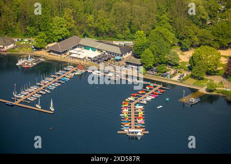 Vista aerea, attività ricreative presso Unterbacher SEE, ristorante se[h]presso il porto delle barche, ombrelloni e baldacchino, ormeggi per barche a vela e pedalò bo Foto Stock