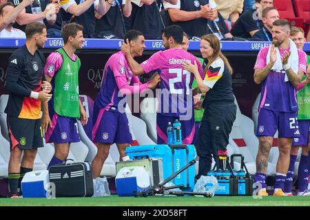 Stoccarda, Germania. 19 giugno 2024. Jamal Musiala, DFB 10 Ilkay Guendogan, DFB 21 Thomas Mueller, Mueller, DFB 13, nella partita a gironi GERMANIA - UNGHERIA 2-0 dei Campionati europei UEFA 2024 il 19 giugno 2024 a Stoccarda, Germania. Fotografo: ddp Images/STAR-Images credito: ddp media GmbH/Alamy Live News Foto Stock