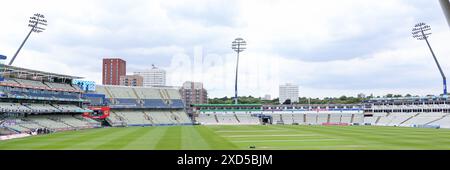 Birmingham, Regno Unito. 20 giugno 2024. Una visione generale del terreno durante il Vitality T20 Blast match tra Birmingham Bears e Northamptonshire Steelbacks all'Edgbaston Cricket Ground, Birmingham, Inghilterra, il 20 giugno 2024. Foto di Stuart Leggett. Solo per uso editoriale, licenza richiesta per uso commerciale. Non utilizzare in scommesse, giochi o pubblicazioni di singoli club/campionato/giocatori. Crediti: UK Sports Pics Ltd/Alamy Live News Foto Stock