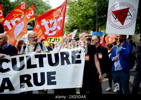 Parigi, Francia. 20 giugno 2024. Dimostrazione del mondo della cultura contro l'estrema destra a Parigi, in Francia, il 20 giugno 2024. Foto di Karim Ait Adjejdou/ABACAPRESS. COM credito: Abaca Press/Alamy Live News Foto Stock