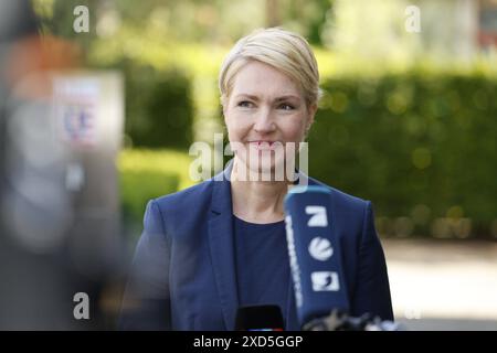 Manuela Schwesig Ministerpräsidentenkonferenz a Berlino, Schwerpunktthemen Sicherheit und Verteidigung, Migration, Bezahlkarte, Pflichtversicherung gegen Elementarschäden, AM 20.06.2024 a Berlino, Hessische Landesvertretung, Deutschland *** Manuela Schwesig Conferenza dei presidenti dei ministri a Berlino, focus su sicurezza e difesa, migrazione, carta di pagamento, assicurazione obbligatoria contro i rischi naturali, il 20 06 2024 a Berlino, rappresentanza dello Stato dell'Assia, Germania Foto Stock